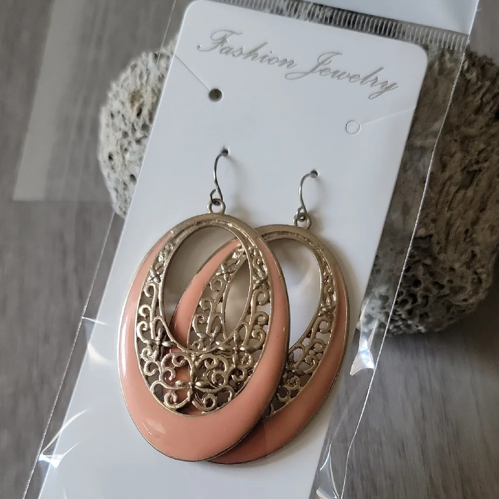💎Final Sale💎 Elegant Gold and Pink Dangle Earrings
